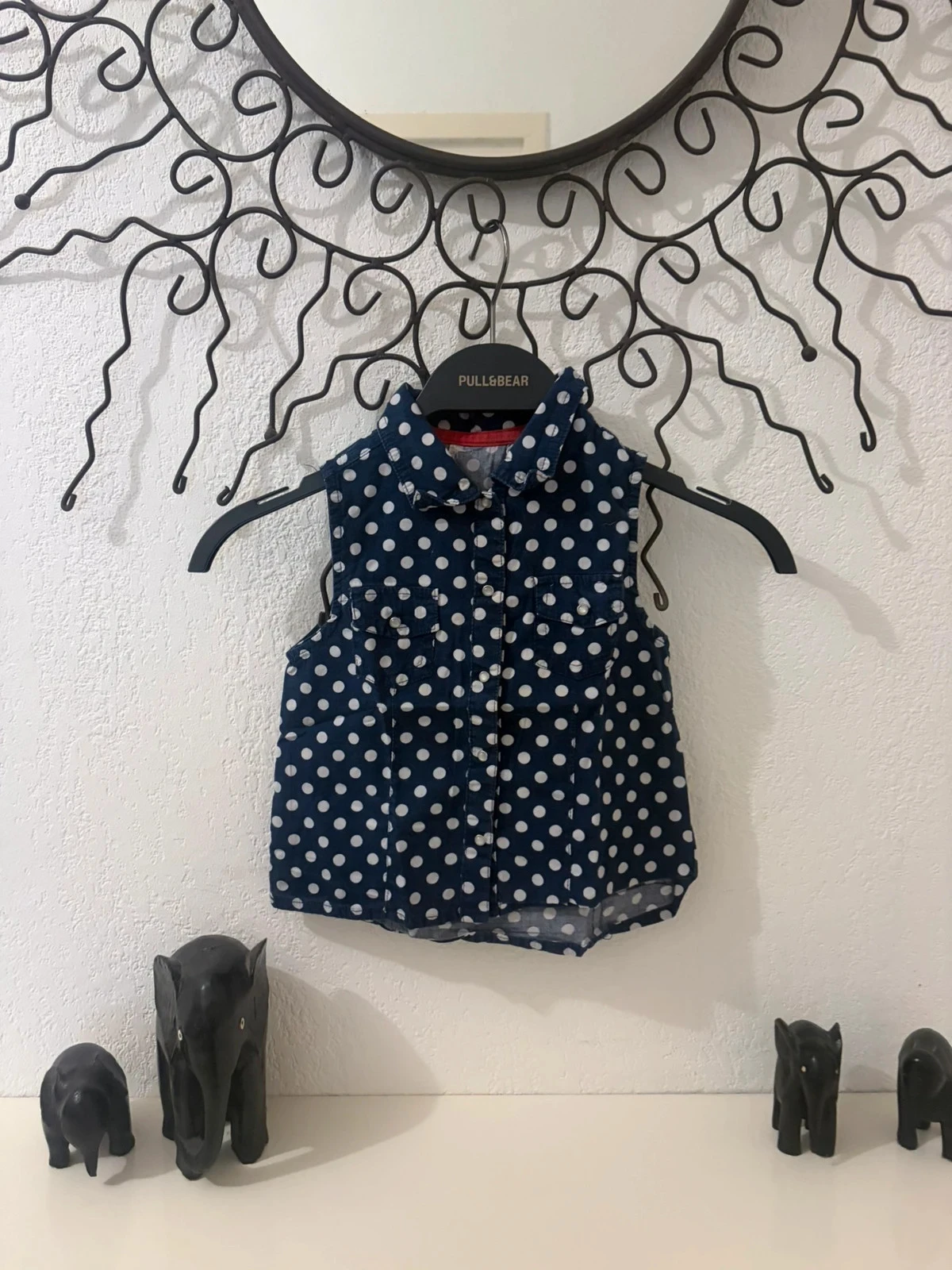 Denim blouse zonder mouwen met witte stippen meisje geschatte maat 2 jaar – photo 2